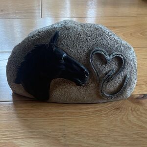 Stone decortation with horse to hide keys